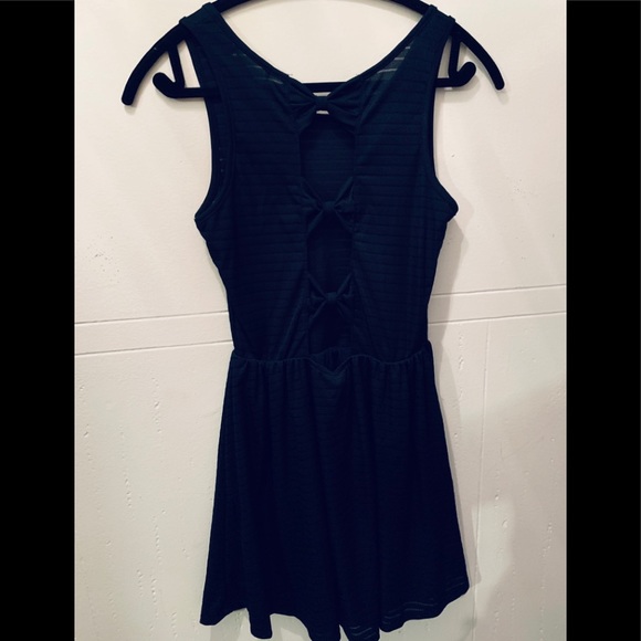 Super cute dress🖤🖤 - Picture 3 of 4